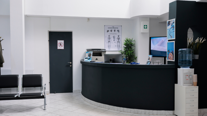 Klinikens väntrum.