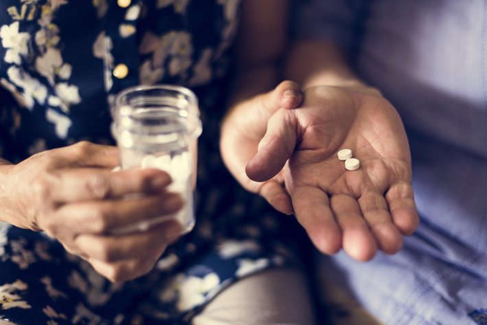 Medicin i åldringens händer.